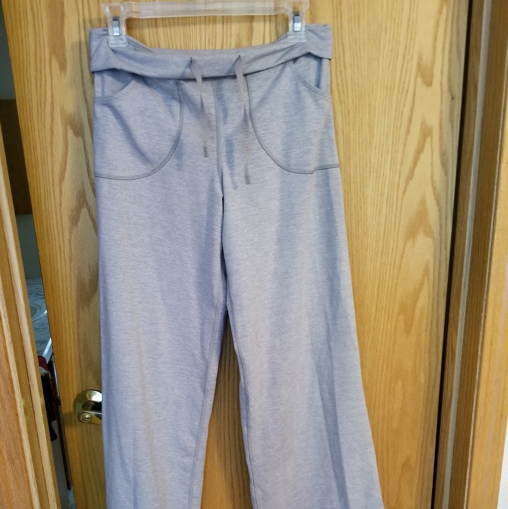 Lululemon size 6 Regular pants. Super cozy